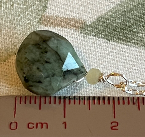 Emerald pear pendants 925 - pear, on