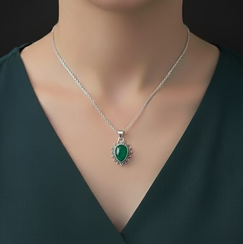 Green emerald pear cut - green,