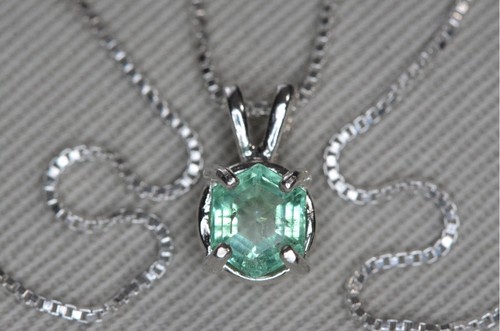 Certified carat emerald - 1.07,