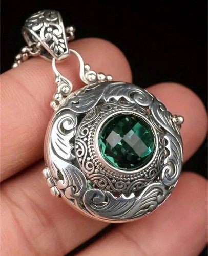 Silver necklace with green - silver,